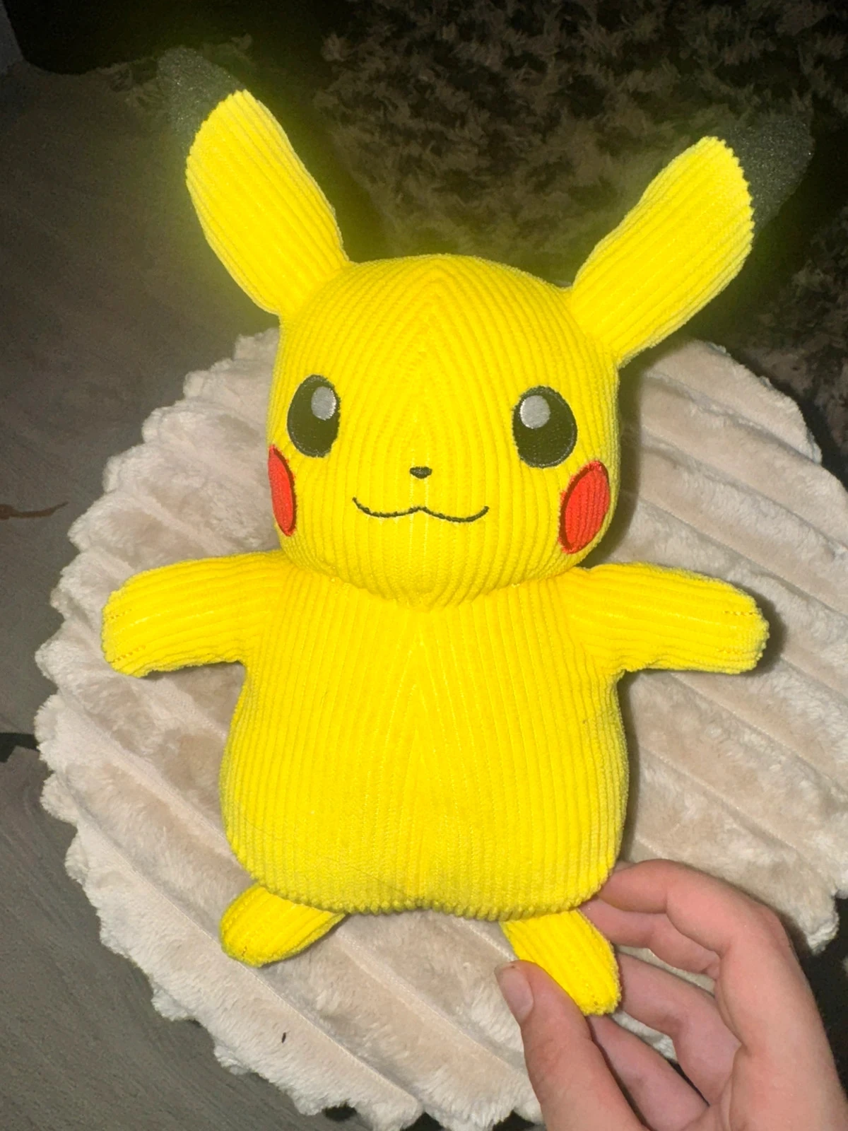 Peluche Pikachu velours côtelé Pokémon